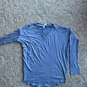Long sleeve with criss cross in front
